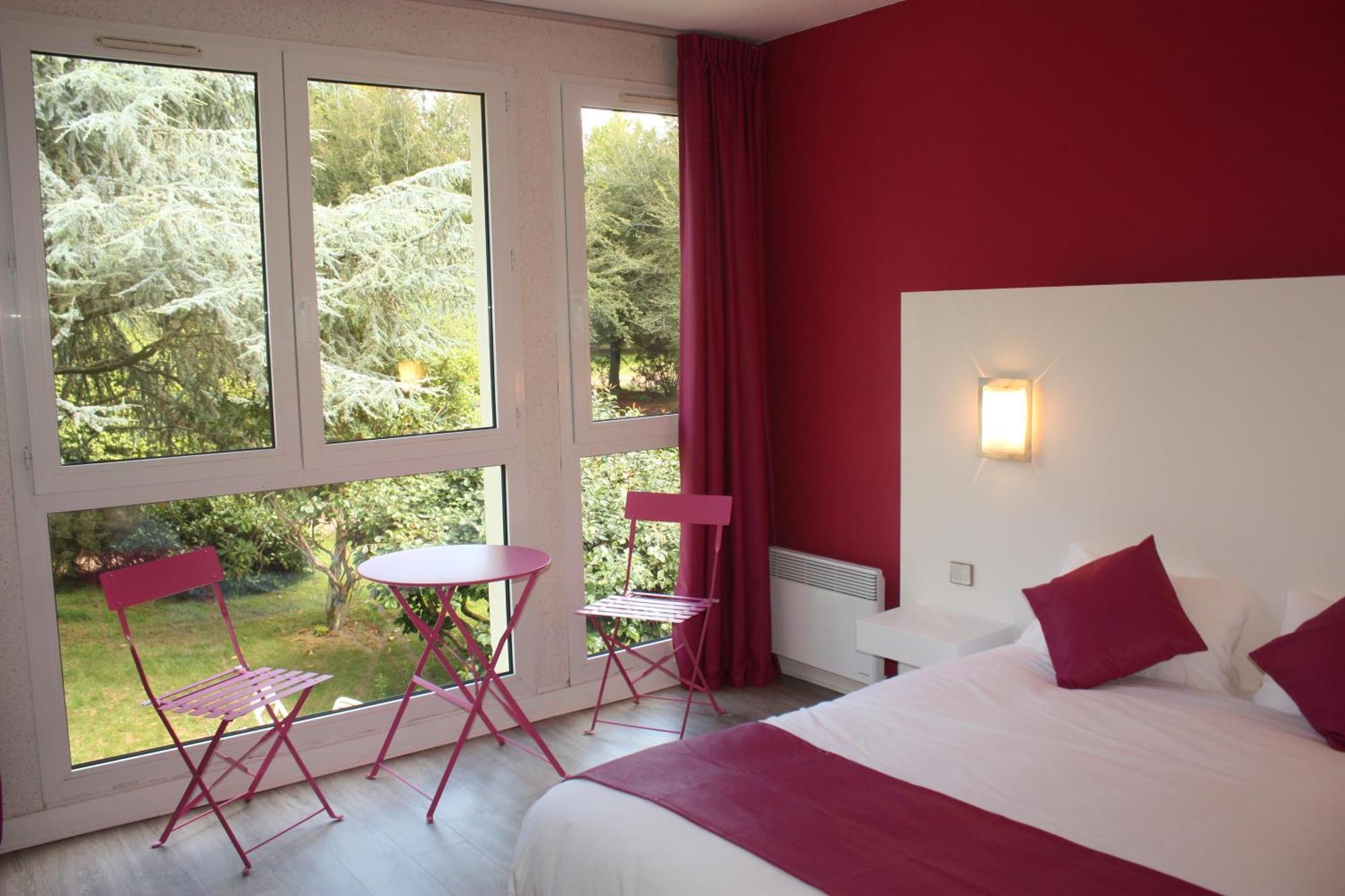 Latitude Ouest Hotel Restaurant & Spa โลโครน็อง ภายนอก รูปภาพ